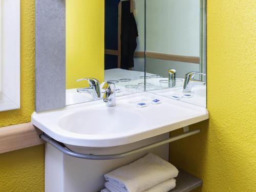 Habitación Doble Estándar del hotel ibis budget Paris Porte de Vincennes. Foto 3