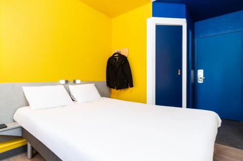 Habitación Doble Estándar del hotel ibis budget Paris Porte de Vincennes. Foto 7