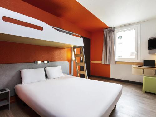 Habitación Triple con cama doble y litera del hotel ibis budget Paris Porte de Vincennes