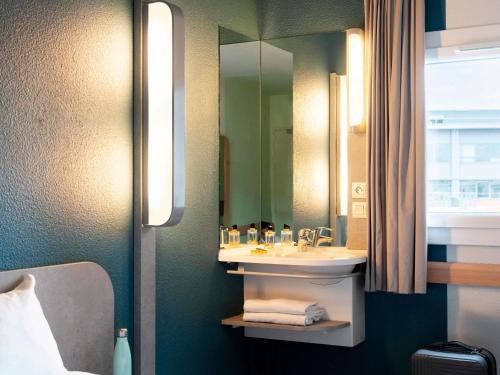Habitación Doble Estándar del hotel ibis budget Paris Porte de Vincennes. Foto 5