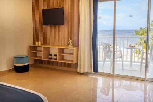 Habitación Doble con vistas al mar del hotel HM Alma de Bayahibe - Adults Only. Foto 1