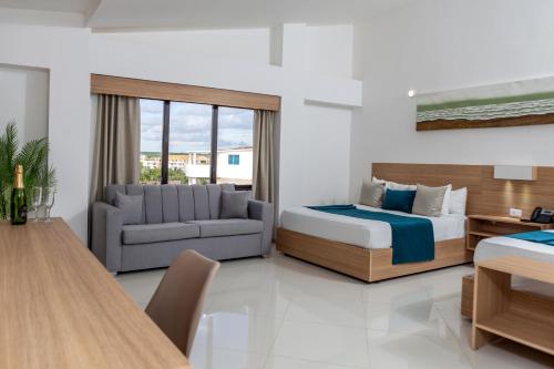 Suite Junior del hotel HM Alma de Bayahibe - Adults Only. Foto 10