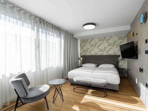 Habitación Doble Estándar del hotel ibis Styles Ljubljana Centre. Foto 1