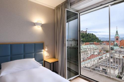 Habitación Doble Superior con vistas al castillo - 1 o 2 camas del hotel Eurostars uHotel