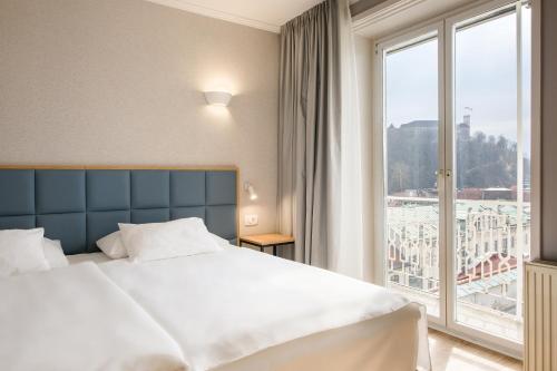 Habitación Doble Superior con vistas al castillo - 1 o 2 camas del hotel Eurostars uHotel. Foto 4