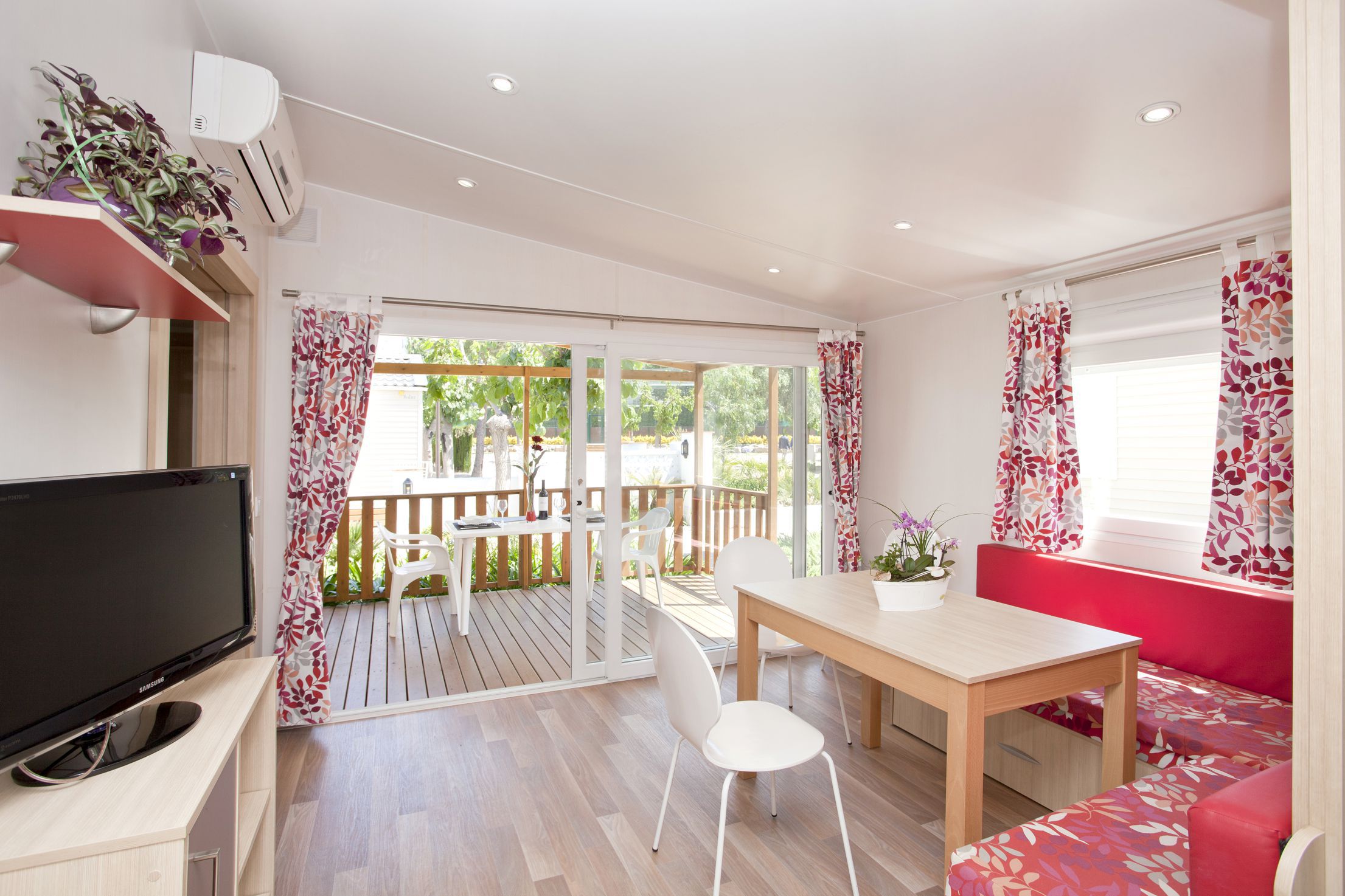 Bungalow Edén del hotel La Siesta Salou Resort. Foto 5