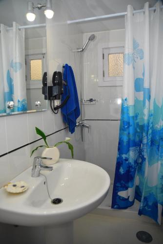 Habitación Doble con baño privado - 1 o 2 camas del hotel San Gines. Foto 14