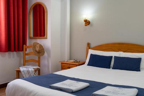 Habitación Doble con baño privado - 1 o 2 camas del hotel San Gines. Foto 18