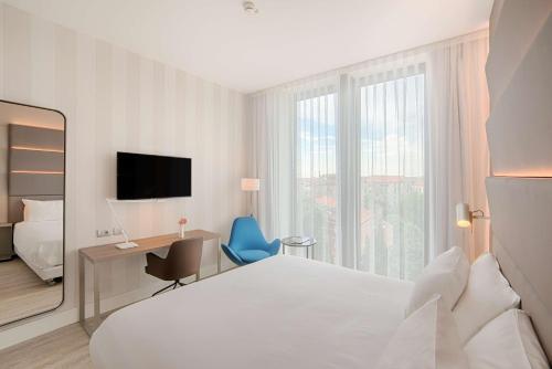 HABITACIÓN FAMILIAR COMUNICADA del hotel Avani Rio Novo Venice