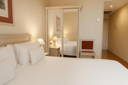 Habitación Doble Estándar - 2 camas del hotel Sunhotel Aston. Foto 2