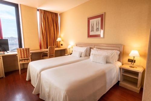 Habitación Doble Estándar con vistas a la ciudad del hotel Sunhotel Aston. Foto 3