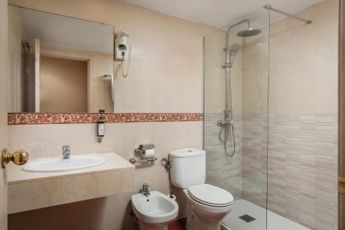 Habitación Doble Estándar con vistas a la ciudad del hotel Sunhotel Aston. Foto 8