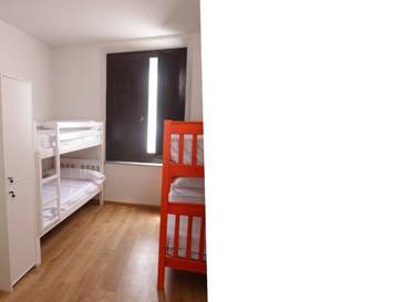 Cama en habitación mixta compartida de 6 camas con baño compartido del hotel Polaroid Siesta. Foto 1