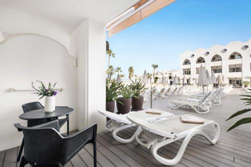 Habitación Doble con acceso a la piscina - 2 camas del hotel Mac Puerto Marina Benalmadena