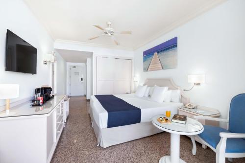 Habitación Doble con vistas laterales al mar - 1 o 2 camas del hotel Mac Puerto Marina Benalmadena