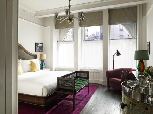 Habitación Deluxe con cama extragrande del hotel The Beekman, a Thompson. Foto 9
