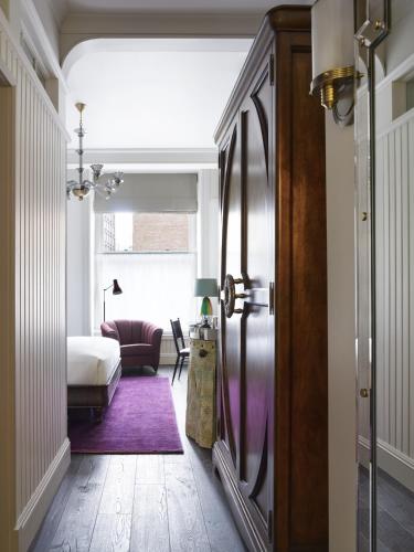 Habitación con cama grande y bañera - Adaptada para personas de movilidad reducida del hotel The Beekman, a Thompson