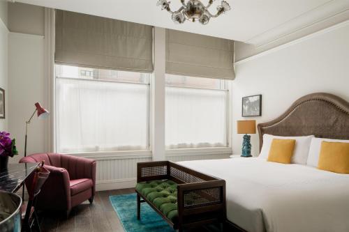 Habitación Premium con cama extragrande del hotel The Beekman, a Thompson. Foto 9