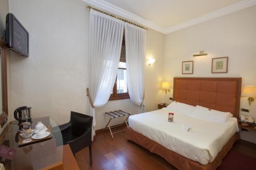 Habitación Doble Calidad - 1 o 2 camas del hotel Berna. Foto 2