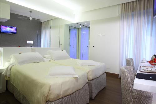 Habitación Doble Superior con cama supletoria - 1 o 2 camas del hotel Berna. Foto 4