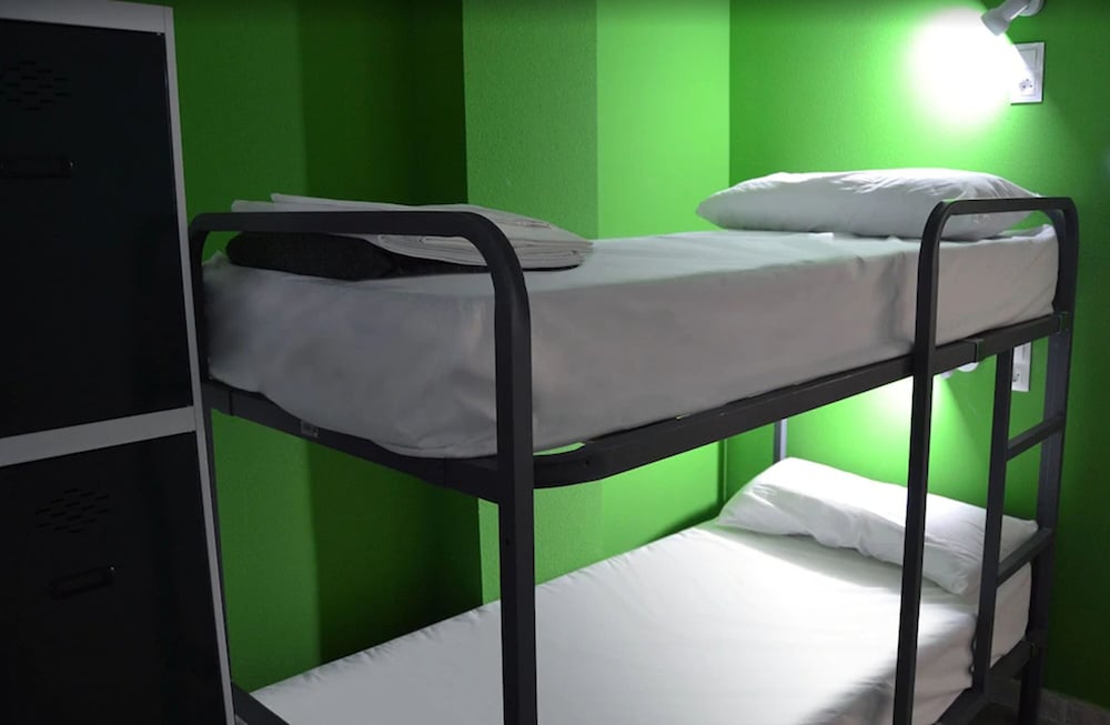 Dormitorio compartido, dormitorio mixto, baño privado (1 bed in a 14 beds dorm) del hotel Motion Chueca. Foto 1
