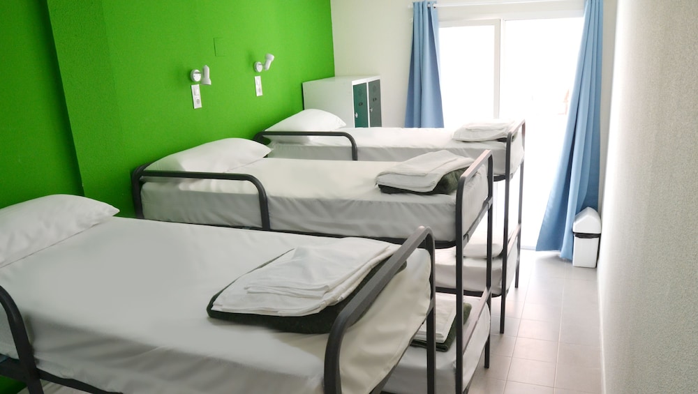 Dormitorio compartido, solo para mujeres, baño privado (1 bed in a 6 beds dorm) del hotel Motion Chueca. Foto 1