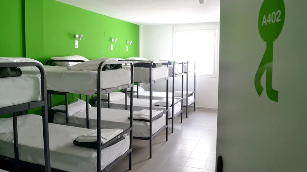 Dormitorio compartido, solo para mujeres, baño privado (1 bed in a 6 beds dorm) del hotel Motion Chueca. Foto 2
