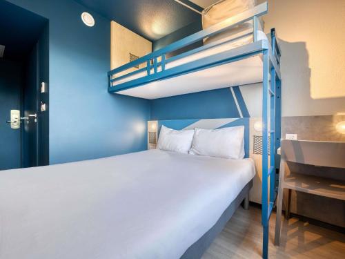 Habitación Doble con litera del hotel ibis budget Orly Chevilly Tram 7. Foto 5