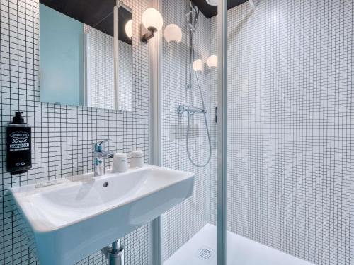Habitación Doble Estándar del hotel ibis budget Orly Chevilly Tram 7. Foto 1