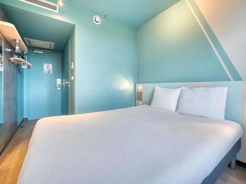 Habitación Doble Estándar del hotel ibis budget Orly Chevilly Tram 7. Foto 6