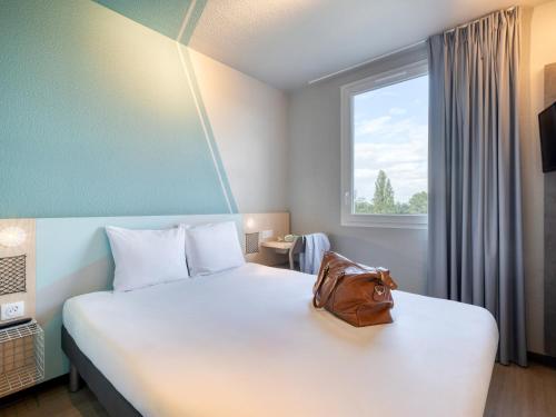 Habitación Doble Estándar del hotel ibis budget Orly Chevilly Tram 7. Foto 11