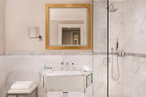 Habitación Doble Clásica - 2 camas del hotel The Westin Palace, Milan. Foto 3