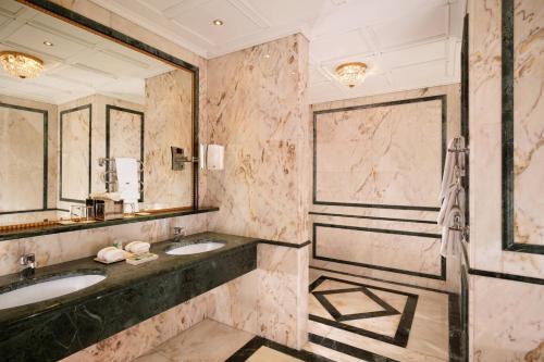 Habitación Doble Imperial Grand Deluxe del hotel The Westin Palace, Milan. Foto 3