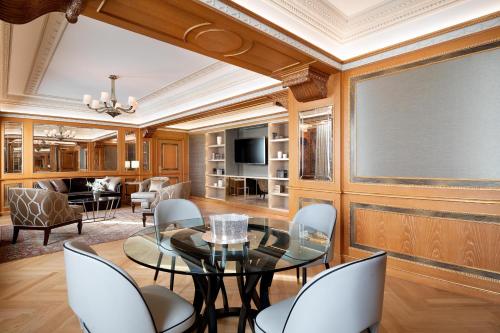 Suite Vicepresidencial Diplomatic de 1 dormitorio del hotel The Westin Palace, Milan