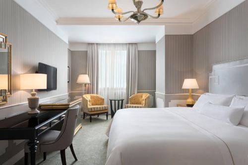 Habitación Doble Clásica (cama doble extragrande) del hotel The Westin Palace, Milan. Foto 1