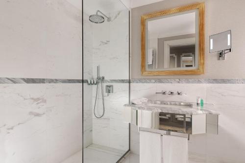 Habitación Doble Contemporánea (2 camas) del hotel The Westin Palace, Milan. Foto 2