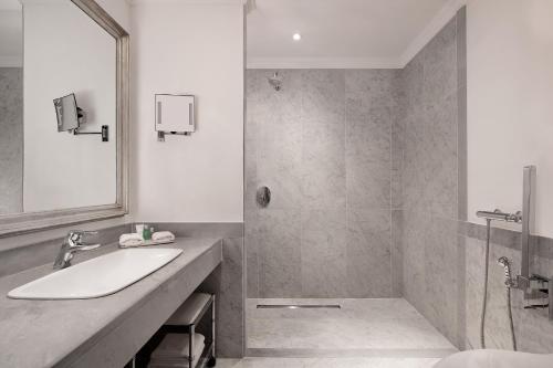 Habitación Doble Contemporánea (2 camas) del hotel The Westin Palace, Milan. Foto 4