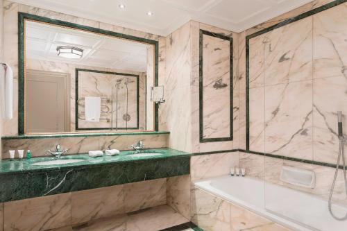 Habitación Doble Grand Deluxe del hotel The Westin Palace, Milan. Foto 1