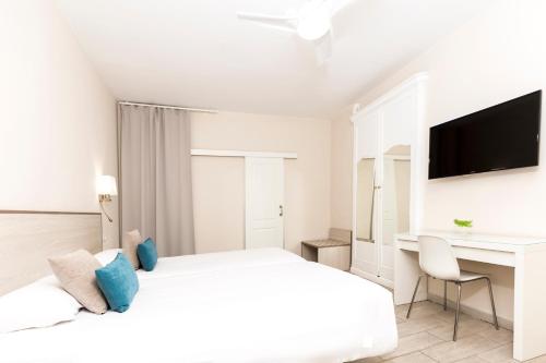 Double Room Interior del hotel Madrid. Foto 1