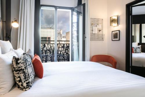 Doble Estándar con balcón del hotel Laz' Hotel Spa Urbain. Foto 1