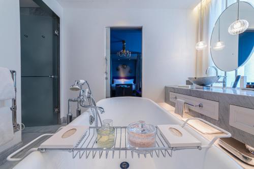Suite con terraza del hotel The Mandrake. Foto 5