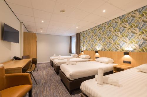 Habitación Cuádruple Confort del hotel Best Western Amsterdam. Foto 7