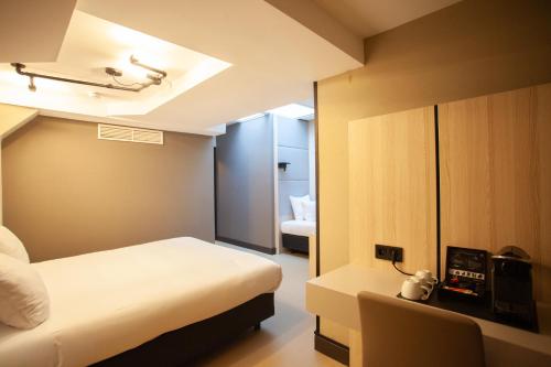 Habitación Triple Souterrain del hotel The Alfred. Foto 8