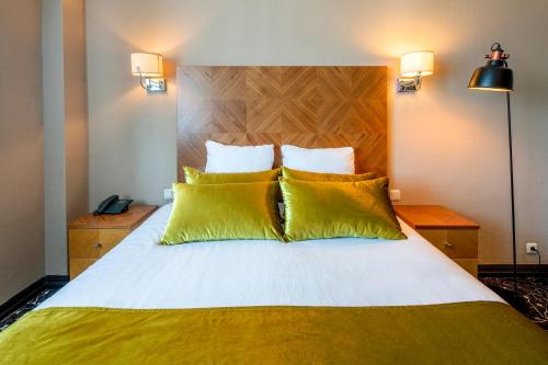 Habitación Doble Estándar con balcón francés del hotel The Alfred
