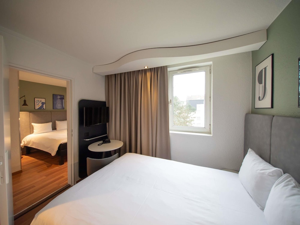 Habitación Standard con una cama doble del hotel Ibis Nogent Sur Marne. Foto 2