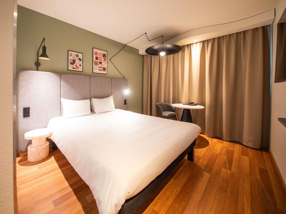 Habitación Standard con una cama doble del hotel Ibis Nogent Sur Marne. Foto 3