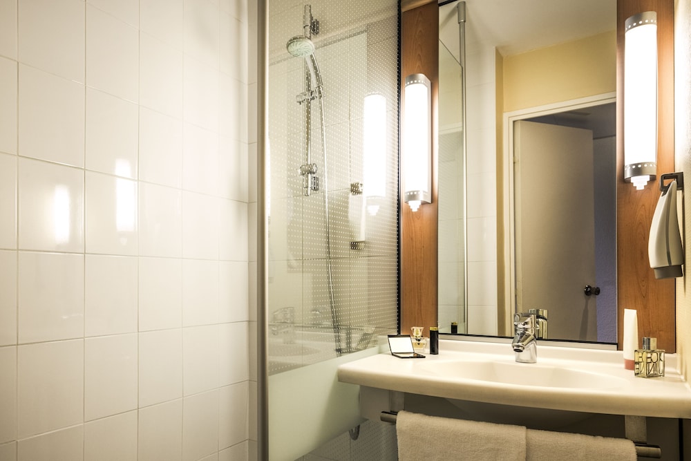 Habitación Standard con dos camas individuales del hotel Ibis Nogent Sur Marne. Foto 1