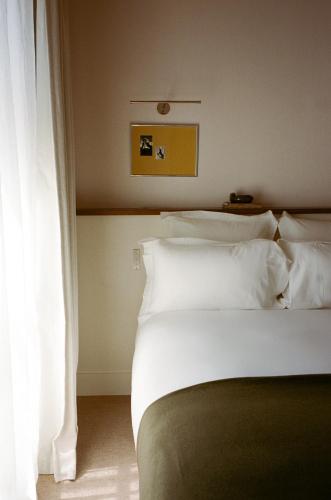 Habitación Clásica - con balcón del hotel Victor Massé. Foto 1