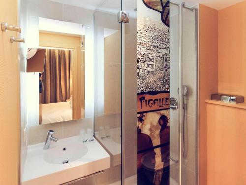 Habitación Doble Privilege del hotel Mercure Paris 9 Pigalle Sacre-coeur. Foto 15