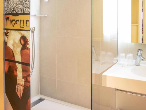 Habitación Doble Clásica del hotel Mercure Paris 9 Pigalle Sacre-coeur. Foto 4